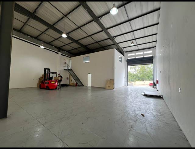 363M² WAREHOUSE TO LET IN OLIVEDALE